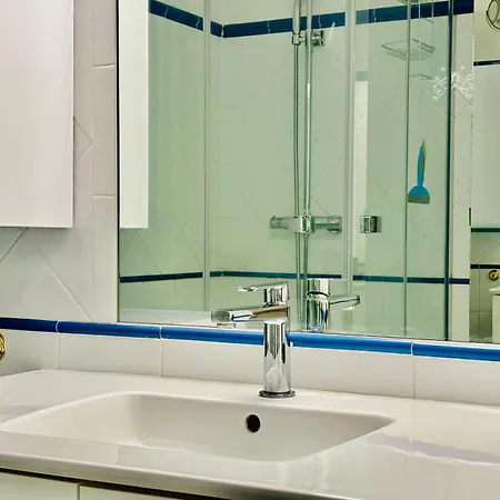 Apartment Superbe Vue Dans Avec Piscine Theoule-sur-Mer